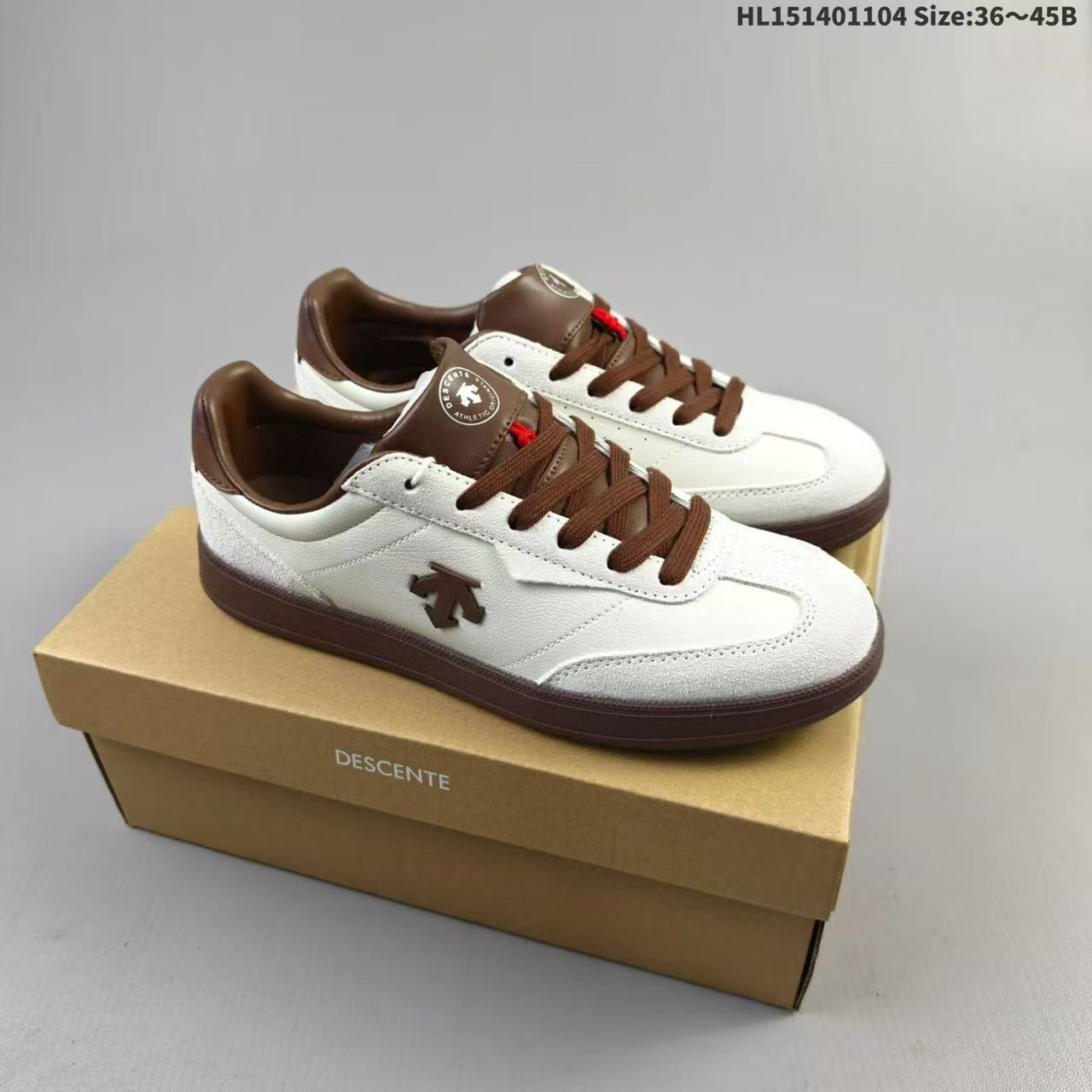 DESCENTE CHRON COURT SB, a retro, lightweight, abrasion-resistant, low-cut casual lifestyle shoe.