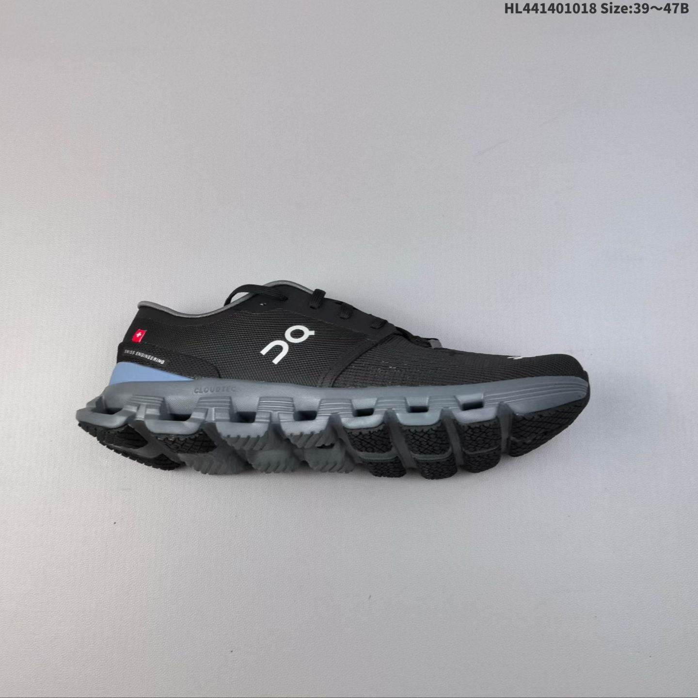 On Run Cloud X 4 Cloud X Series Low-Cut Lightweight Comfortable Multifunctional Casual Sneaker Utilizing engineering-grade knitted mesh fabric combined with recycled polyester fiber for the shoe upper