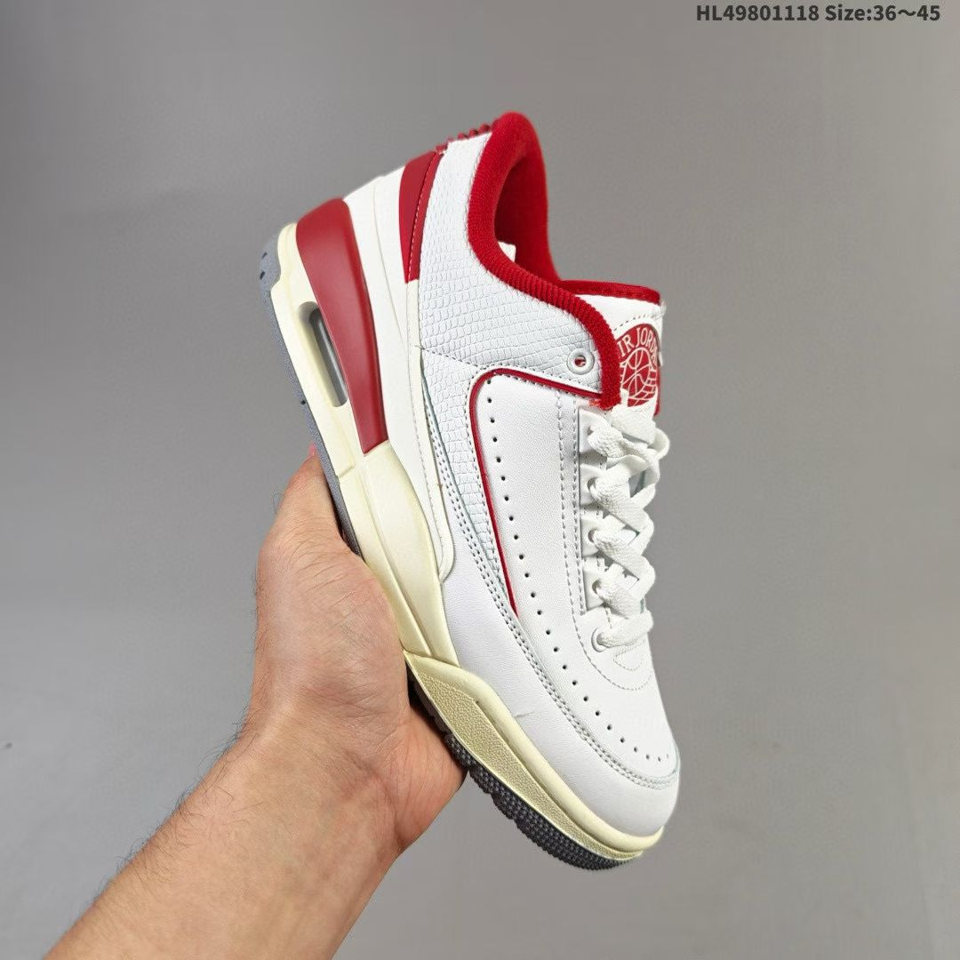 Jordan Synthetic Leather Air Jordan 2/3, stylish and comfortable, shock-absorbing and durable, low-cut retro basketball shoes in white and green color scheme.