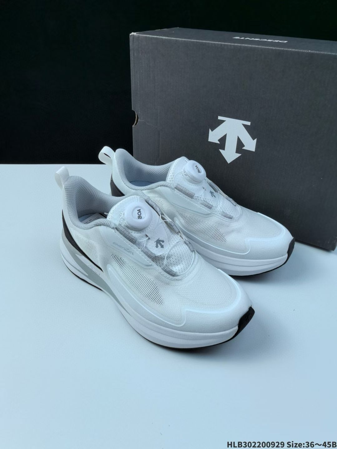 DESCENTE DynaFit series, available for both men and women. LAVITATE TRAIL WIRE 3.0 running shoes