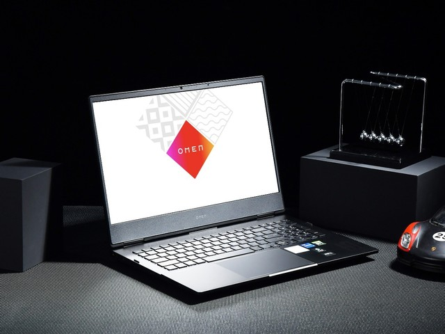 HP OMEN 3 Intel 7th Gen,i7-7700HQ † Basic Frequency:2.8*8Ghz + Acceleration Frequency:3.8*8Ghz + 16gb ram ssd 512gb Graphics Nvidia GTX1050ti-4gb t Keyboard Light † 15.6" + FHD Resolution + English Sy