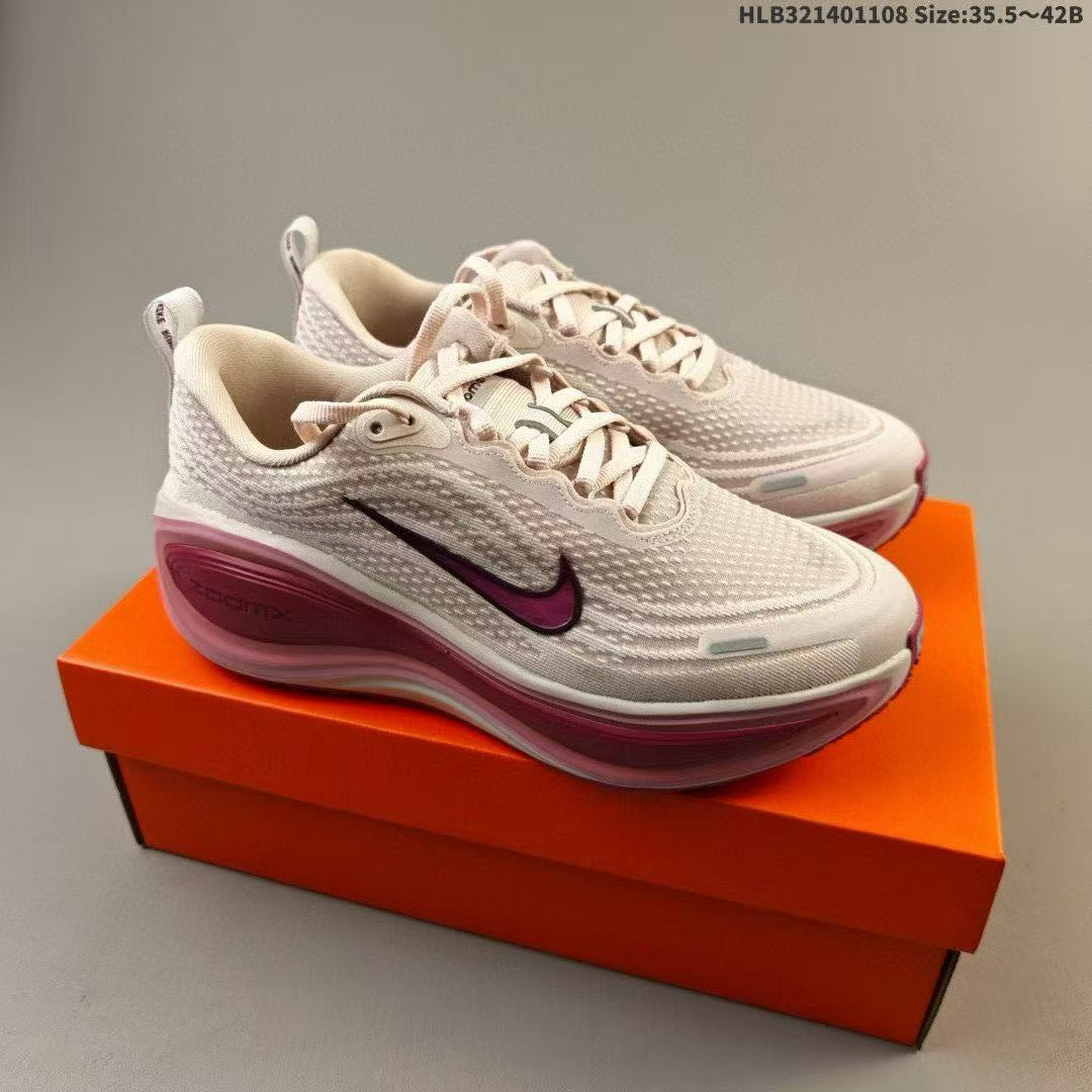 Nike VOMERO PLUS comfortable anti-skid low side running shoes Full palm React foam midsole front palm and heel is also equipped with Air Zoom air cushion unit said to run faster