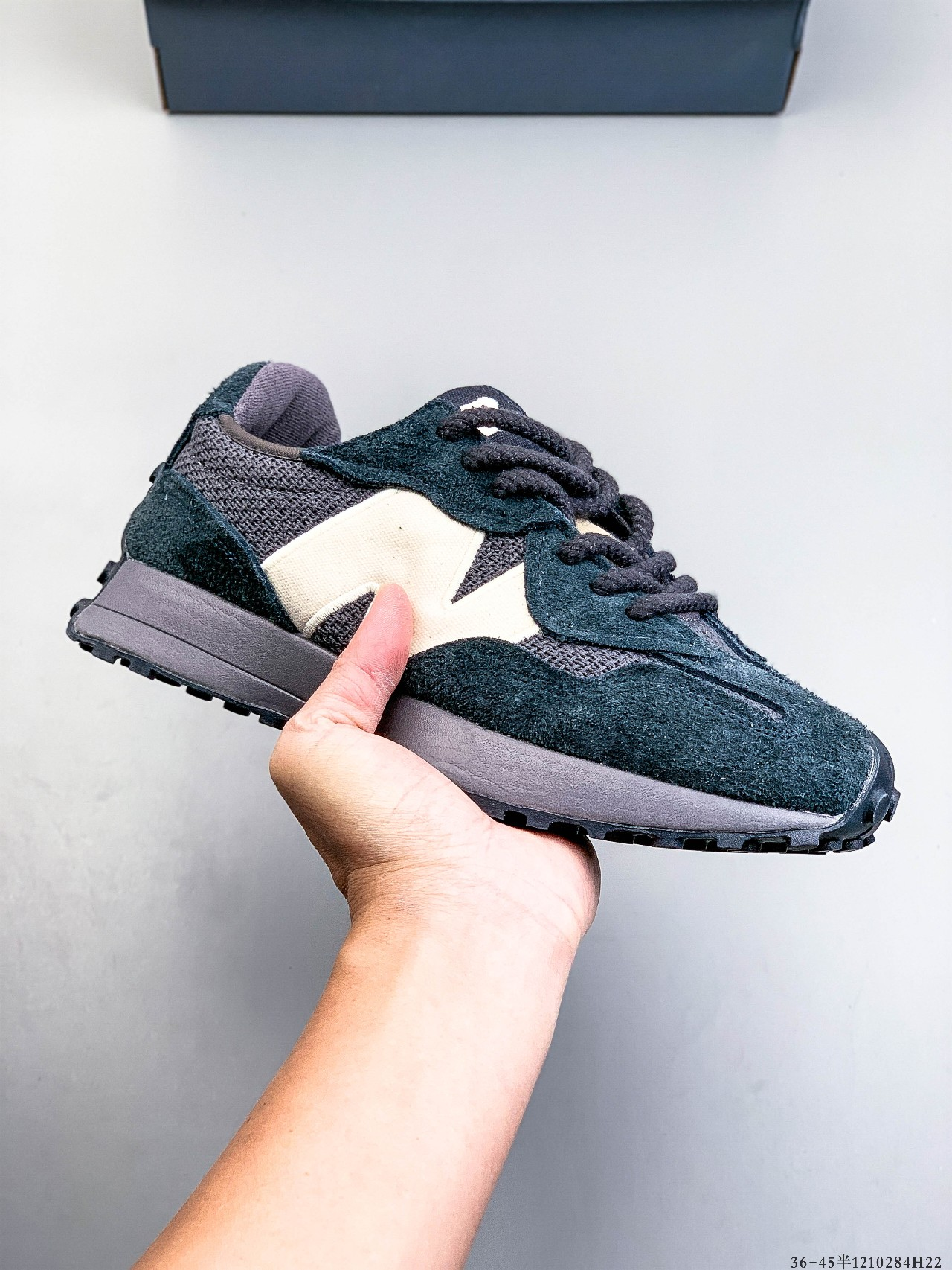 New Balance 327 series retro