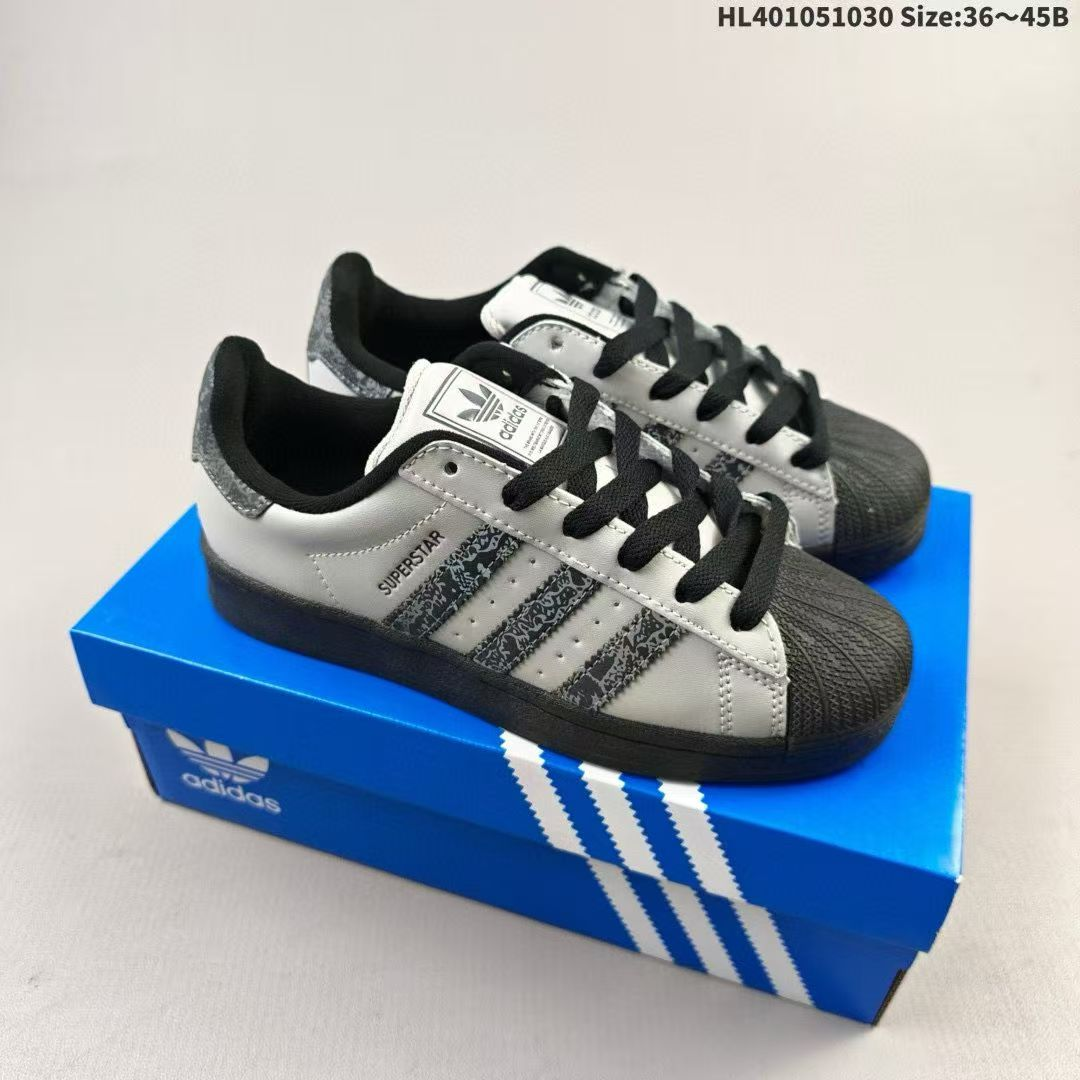 Adidas Originals Superstar Shell Toe Collection, Adidas Trefoil Low-Top Classic, versatile and casual athletic slip-on shoes